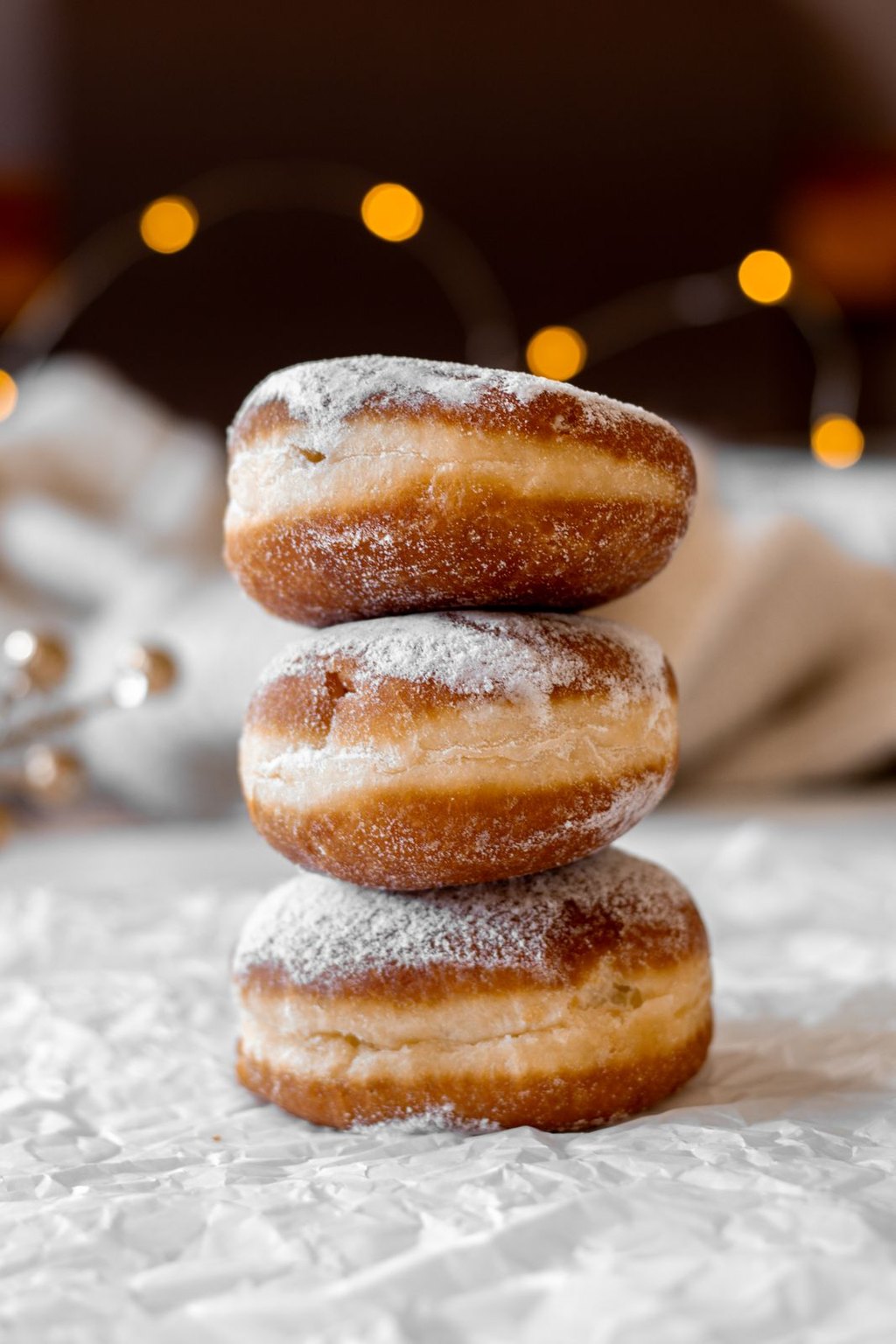 Serowe pączki z cukrem pudrem