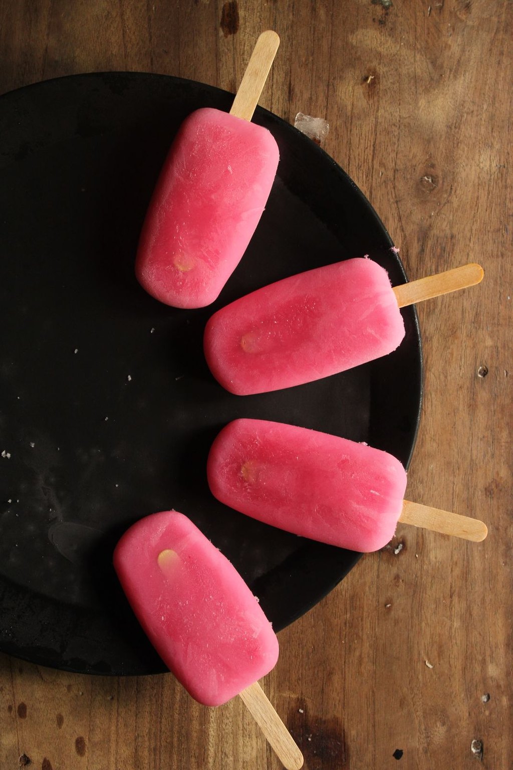 Truskawkowe lody na patyku