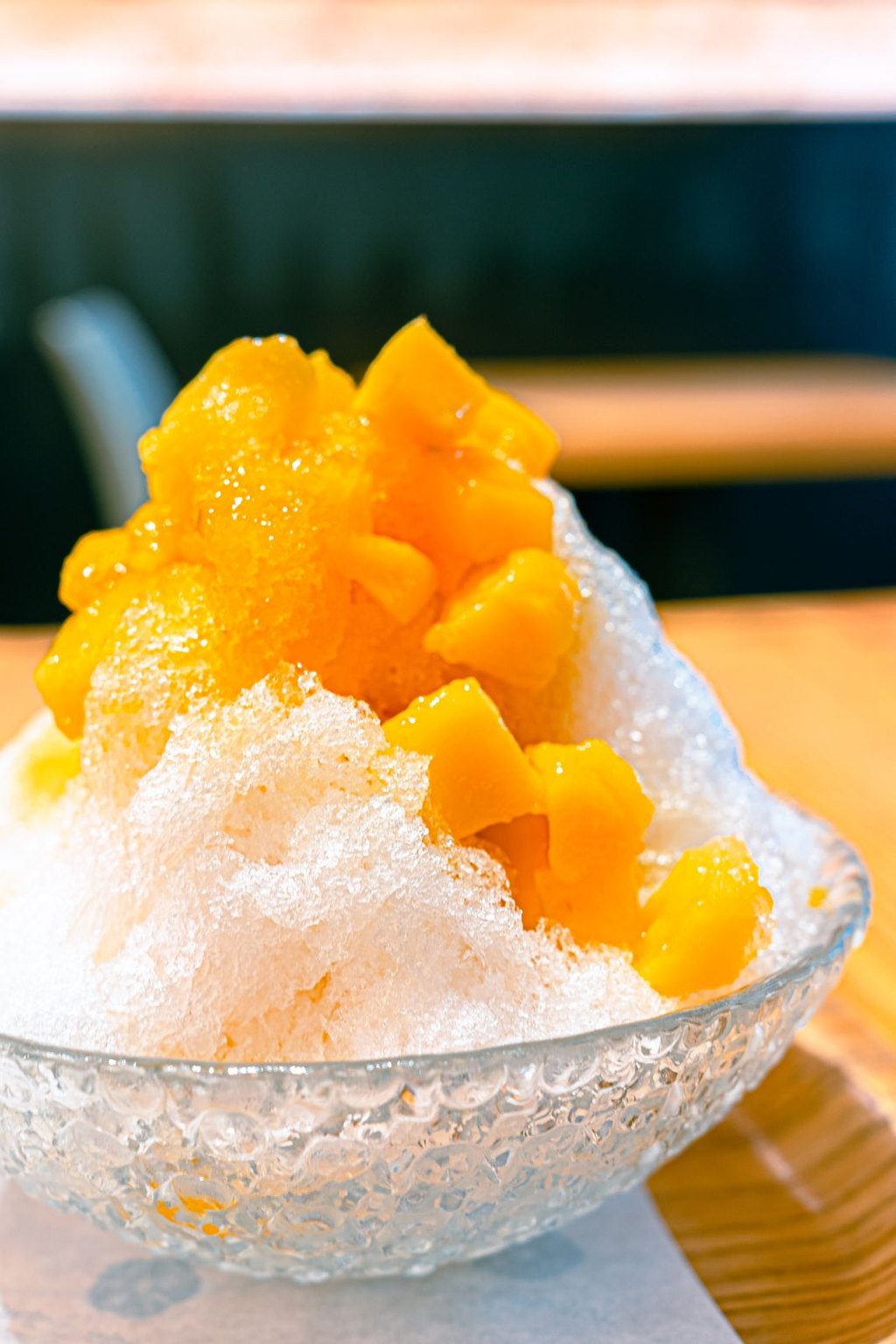 Kruszony lód z mango i syropem