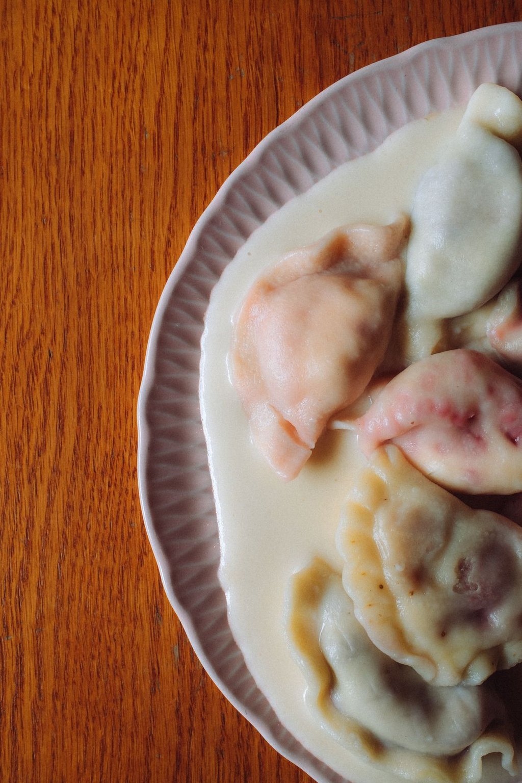 Pierogi z truskawkami i słodką śmietaną