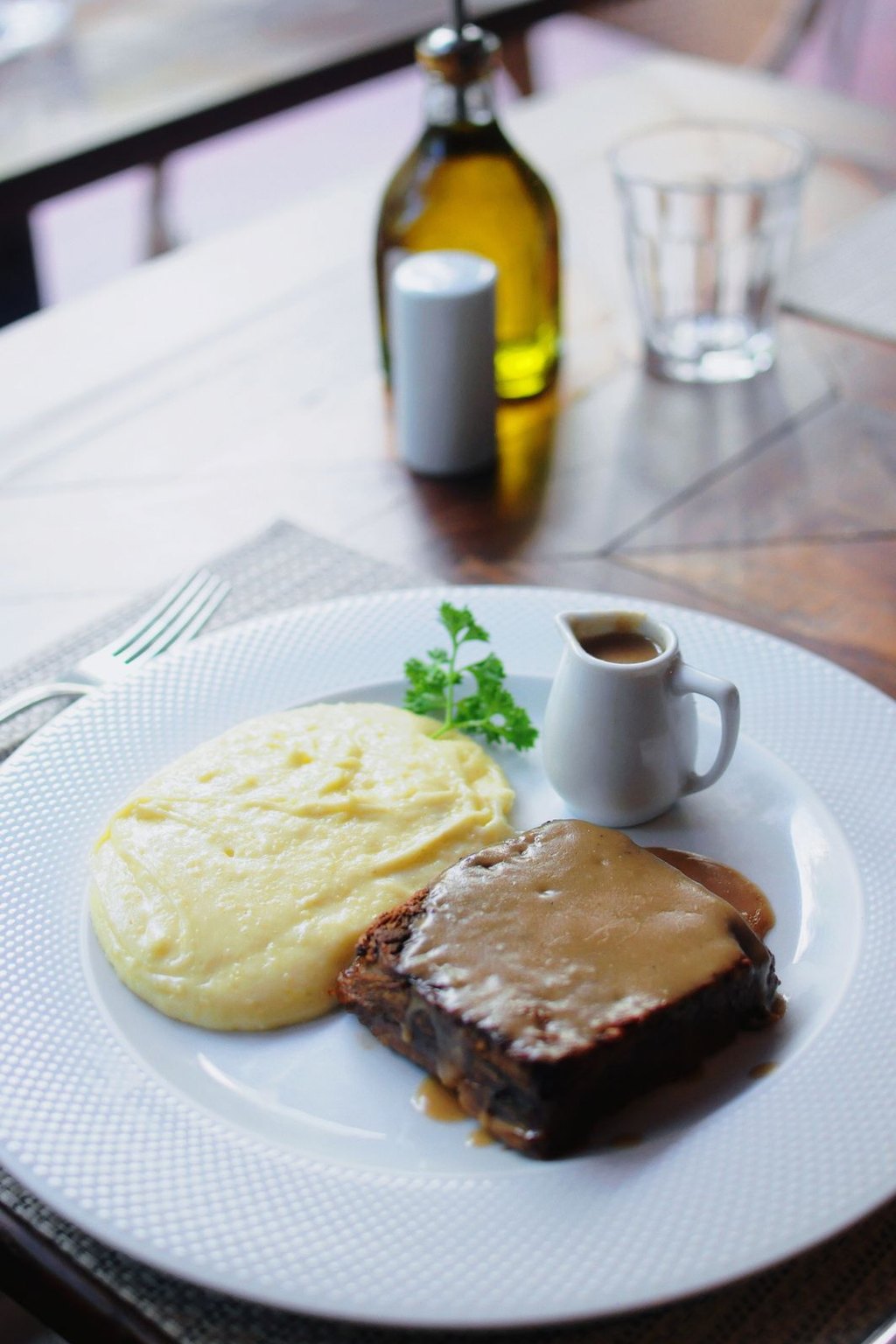 Pieczeń rzymska z sosem i puree