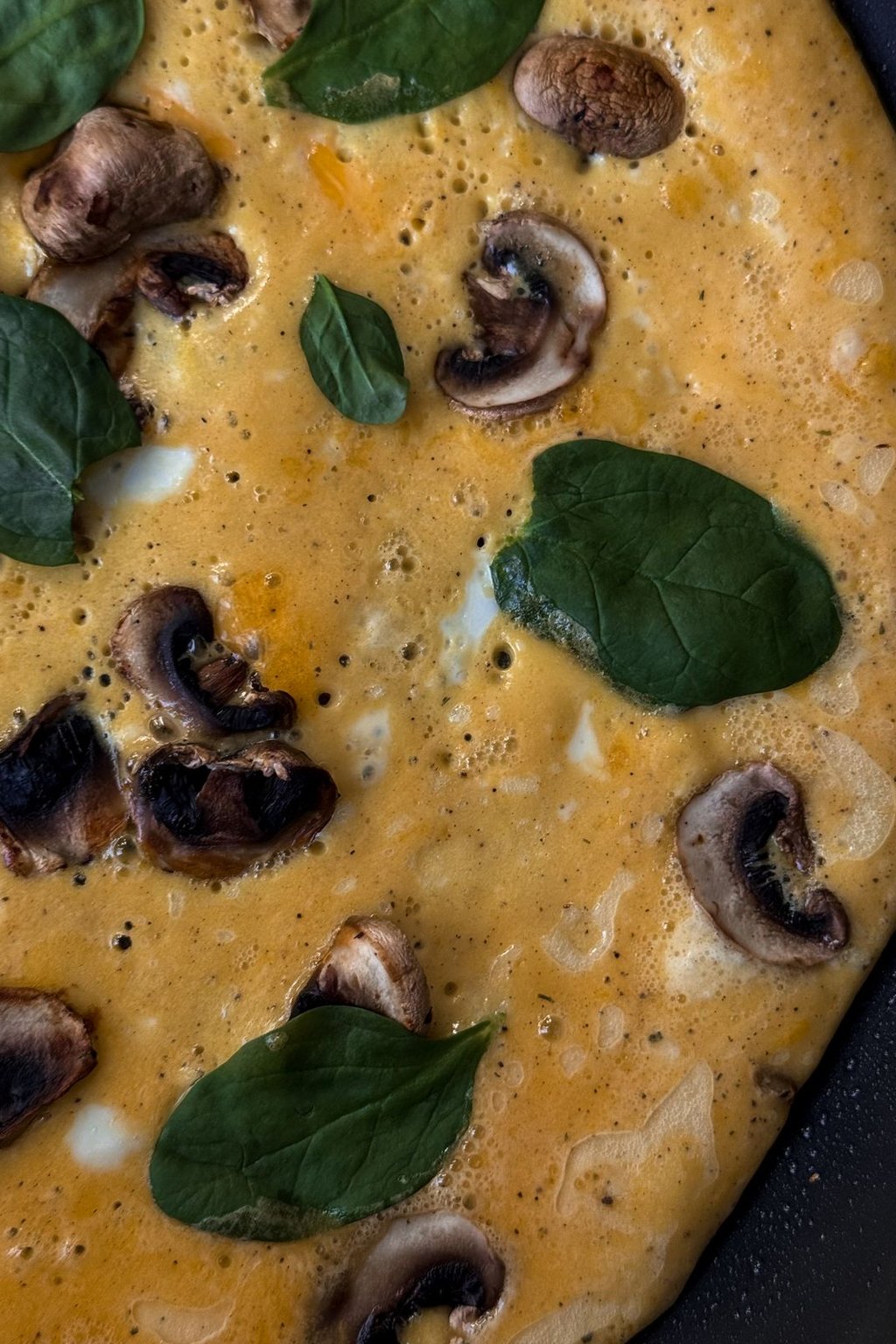 Omlet z pieczarkami i szpinakiem