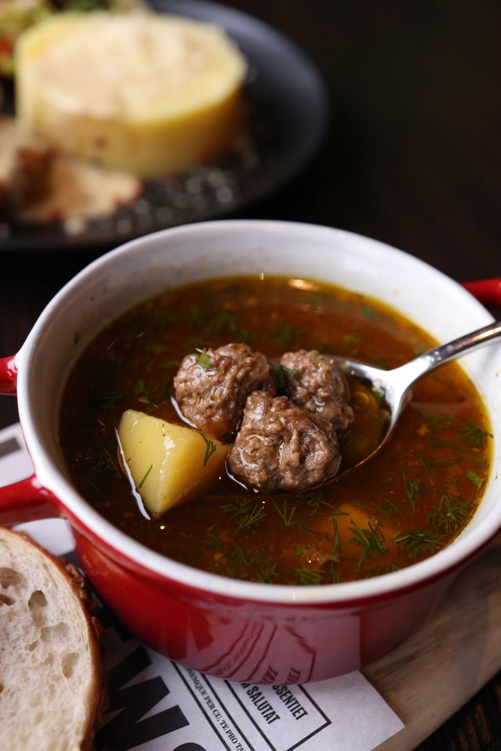 Kwaśna zupa z pulpecikami