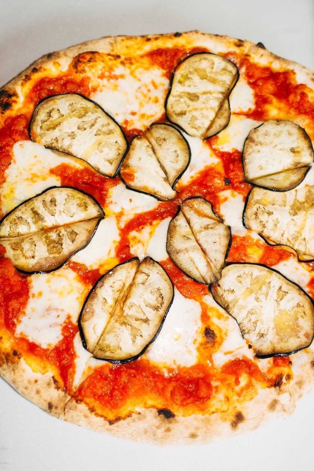 Pizza alla Norma z bakłażanem