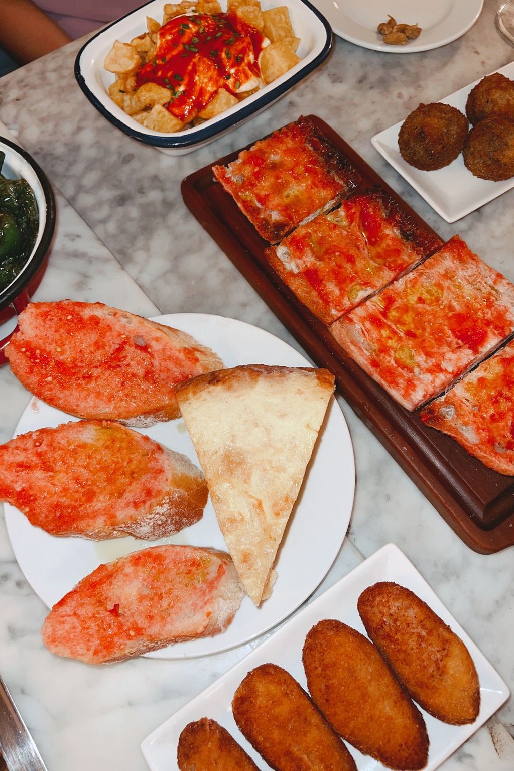 Pan con tomate z szynką serrano