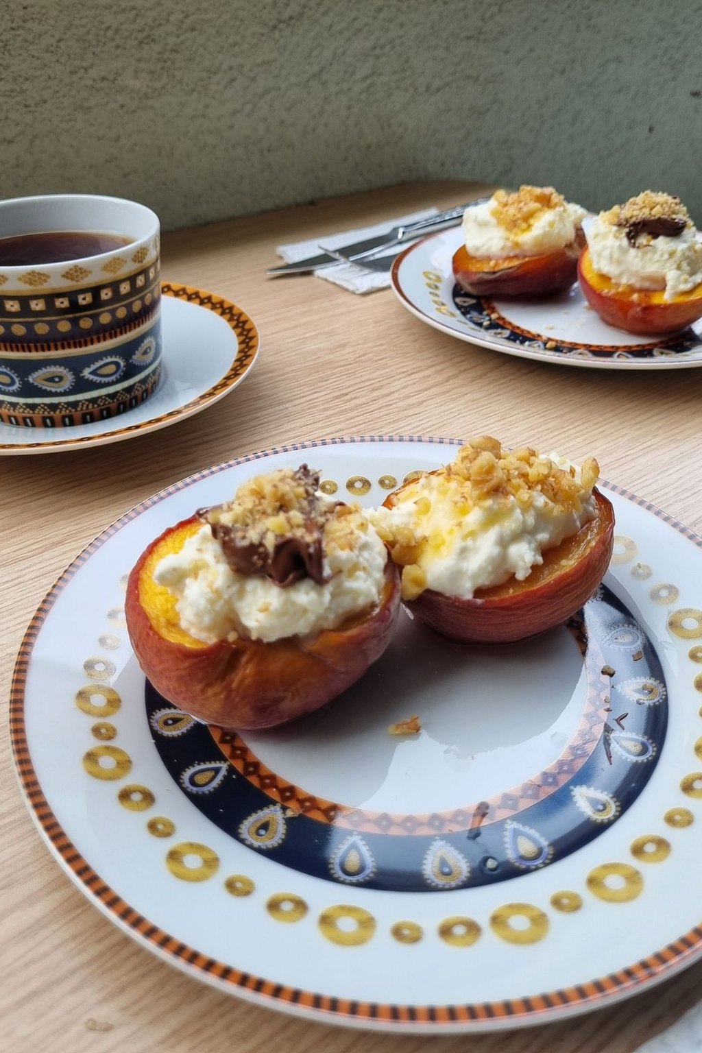 Pieczone brzoskwinie z mascarpone i kruszonką