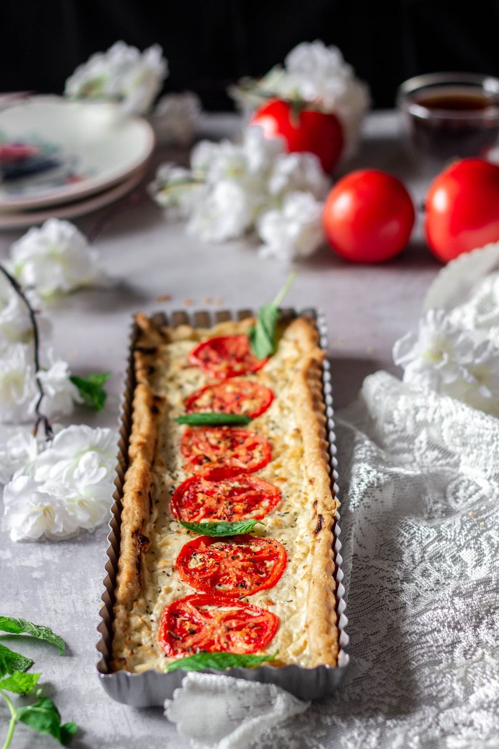 Tarta pomidorowa z serem i musztardą