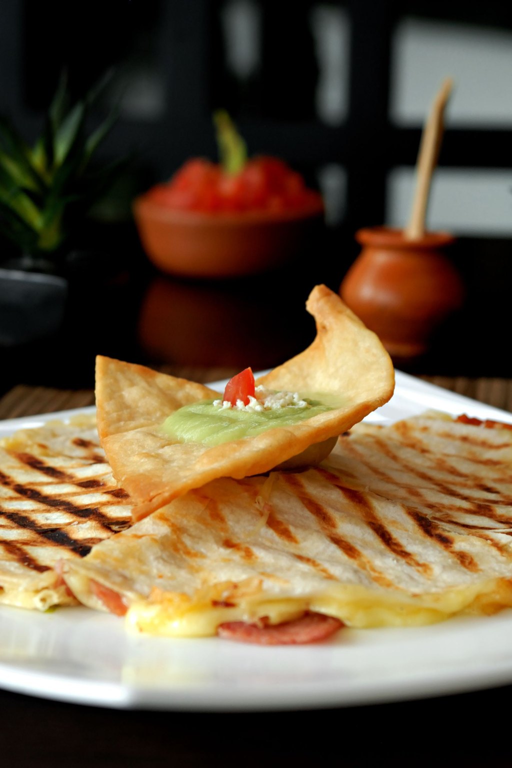 Chrupiąca quesadilla z fasolą i kukurydzą