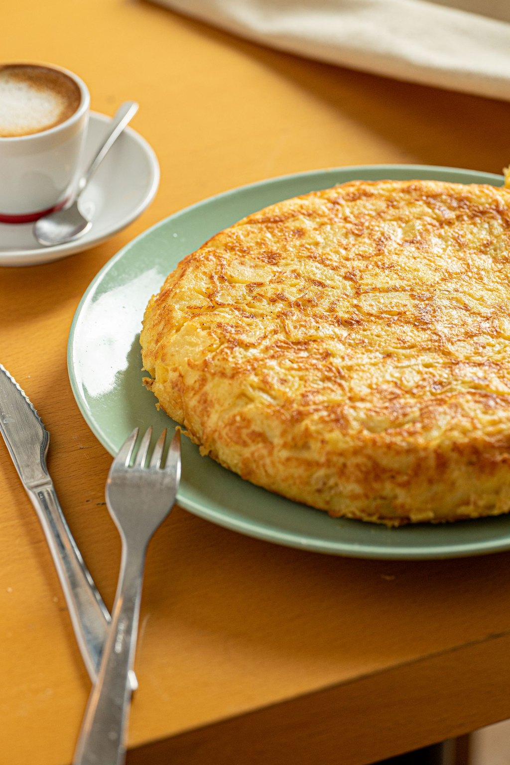Francuski omlet z ziemniakami i warzywami