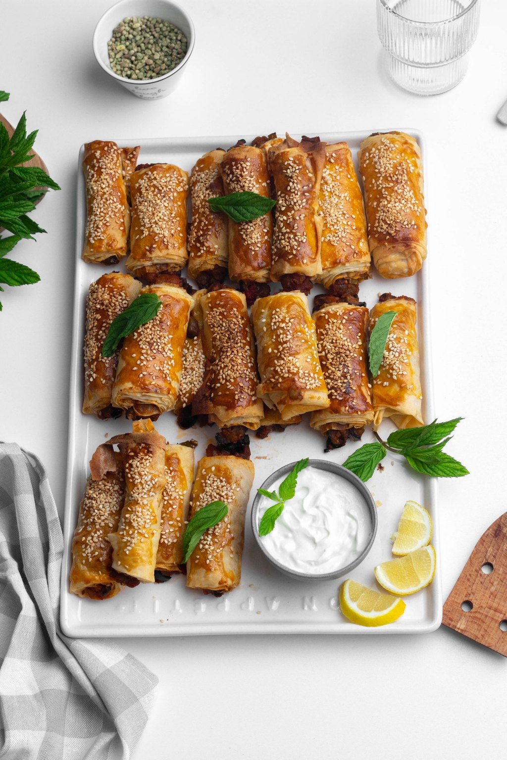 Pieczone sajgonki z kurczakiem i kapustą