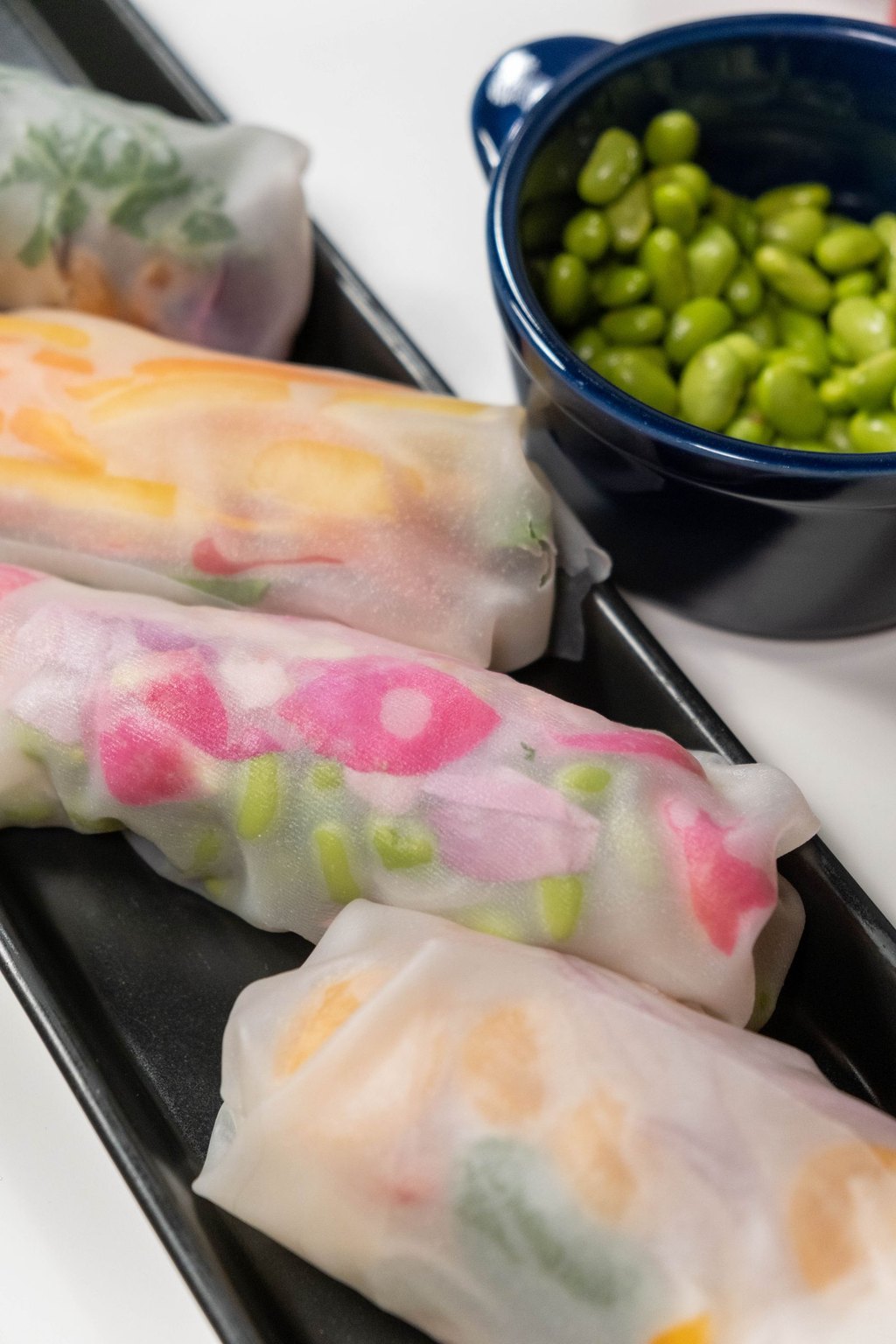 Świeże roladki z tofu, mango i sosem tamaryndowym