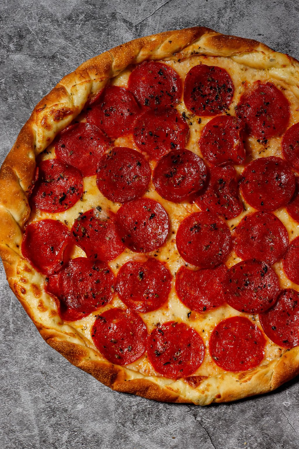 Pizza pepperoni z ostrym miodem