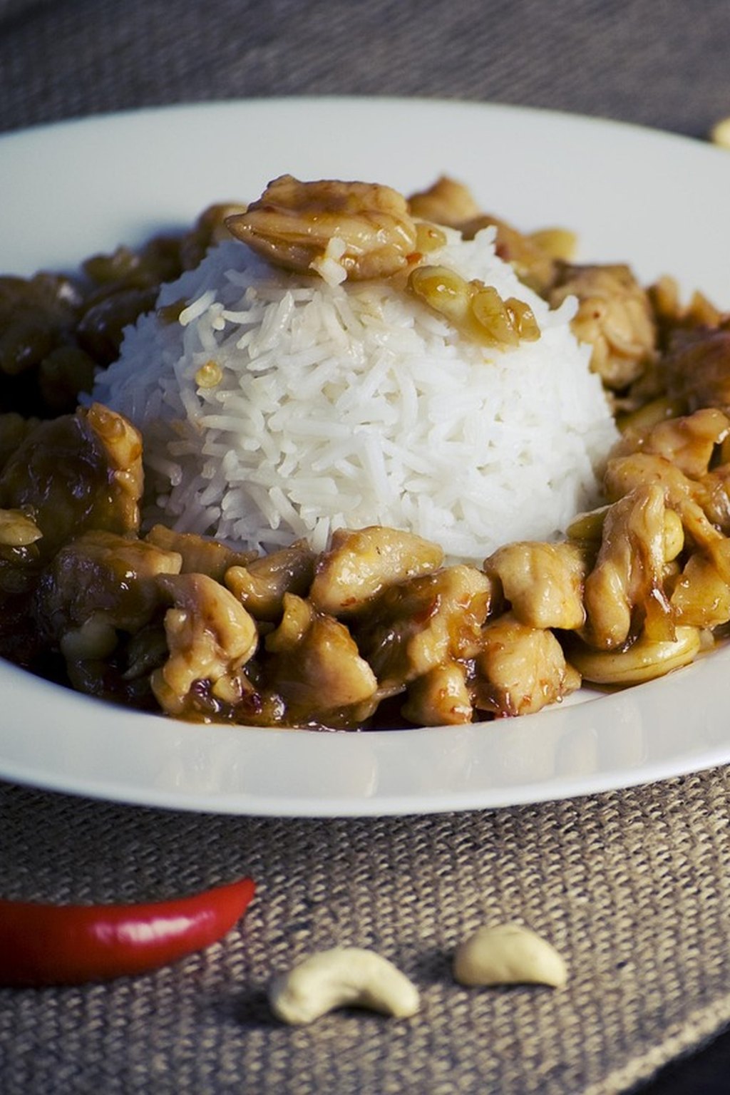 Kurczak chili z nerkowcami i ryżem