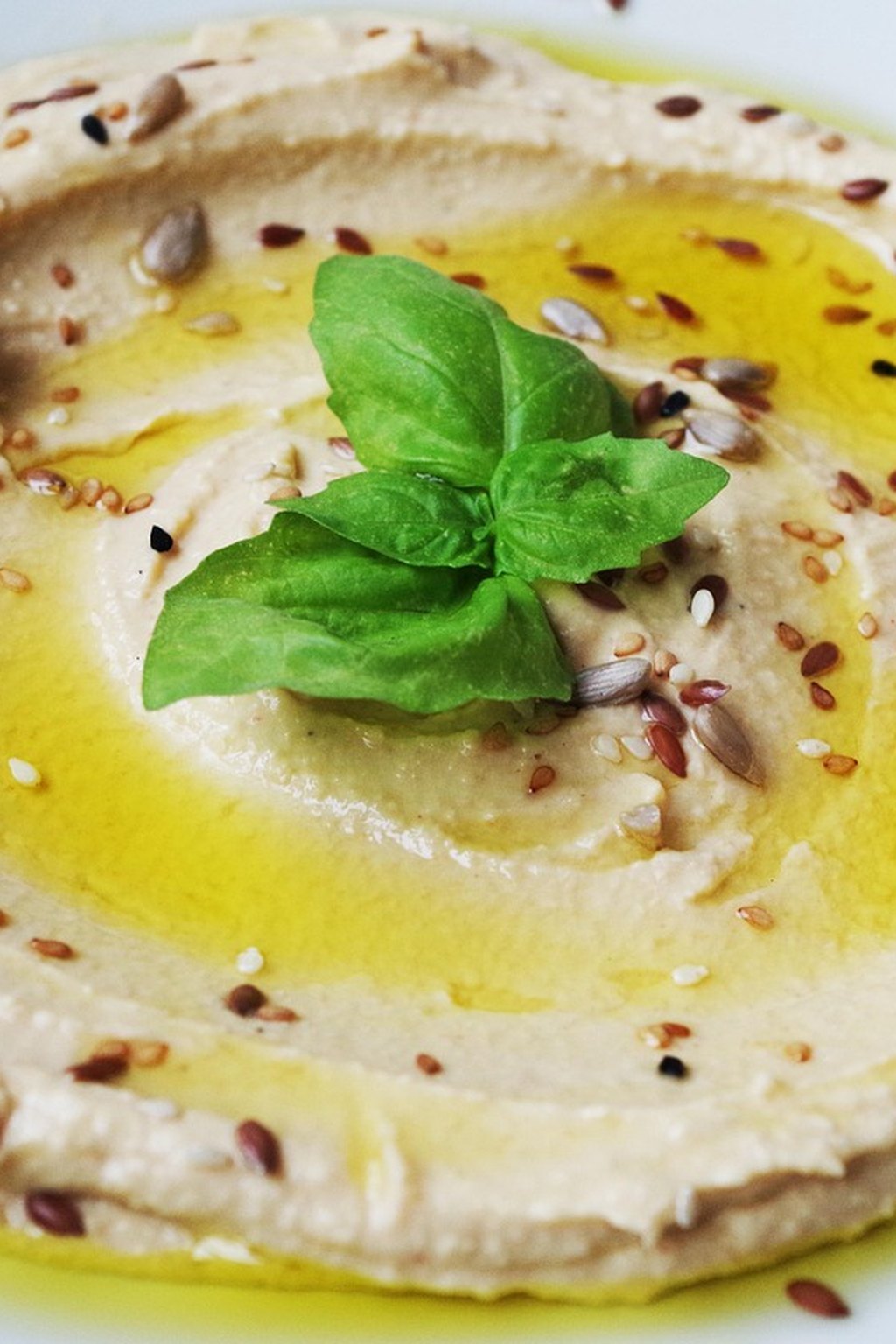 Hummus z ziarnami i oliwą