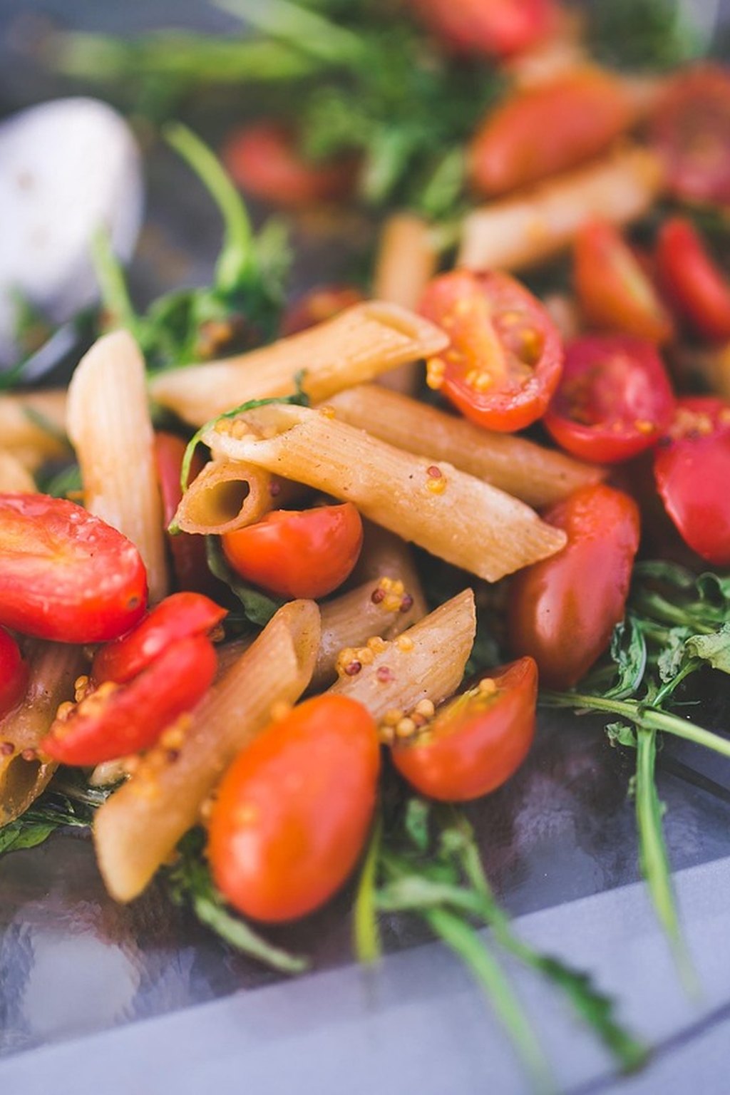Penne z pomidorkami i rukolą