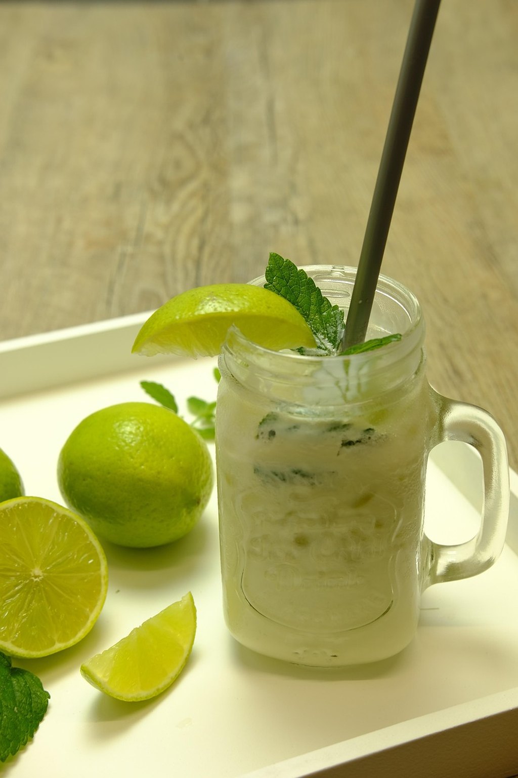 Ayran ogórkowy z miętą i limonką