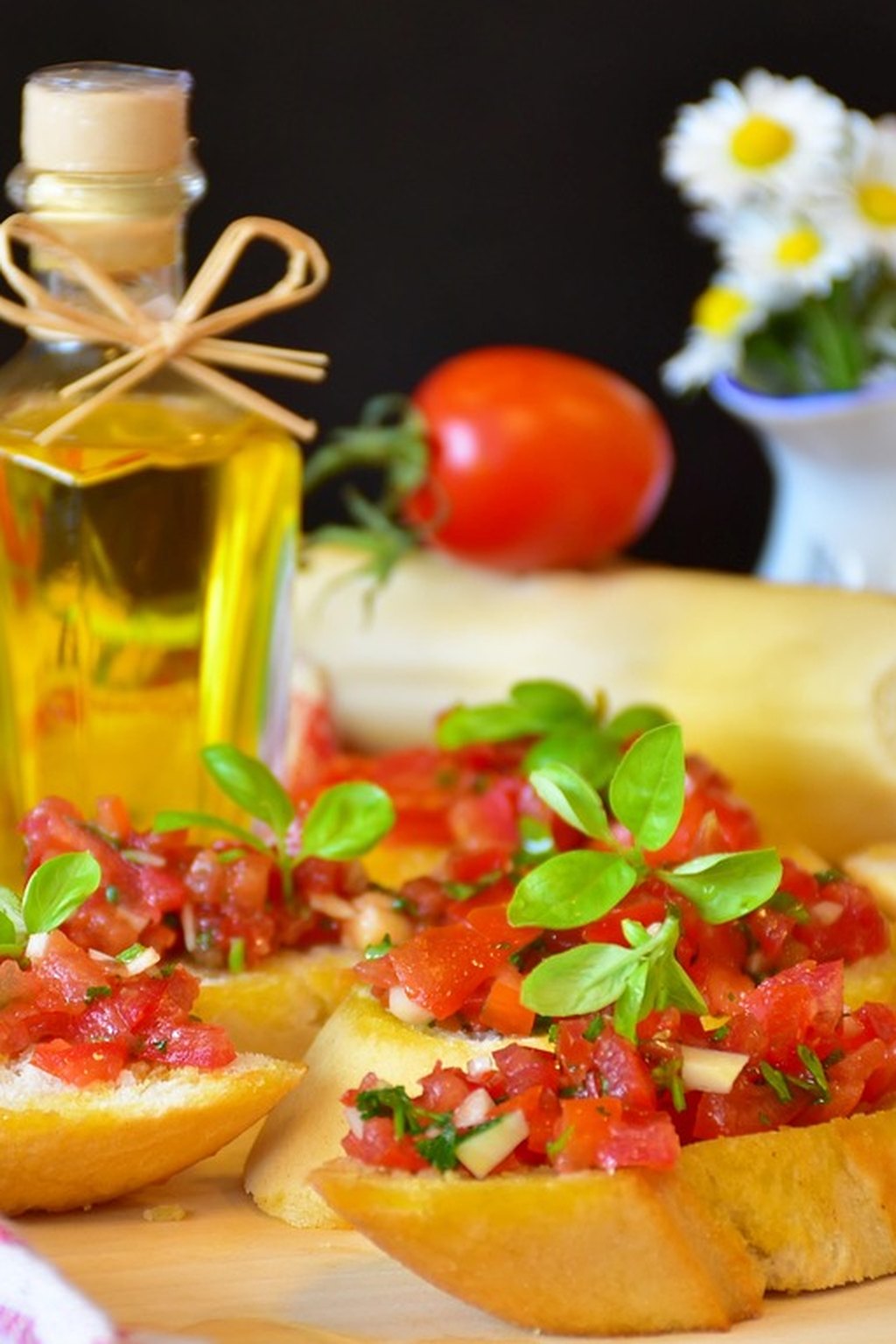 Bruschetta z pomidorem i bazylią