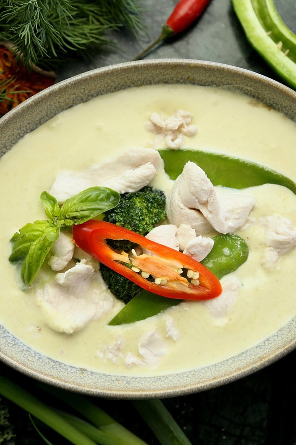 Kremowy kurczak curry z brokułem