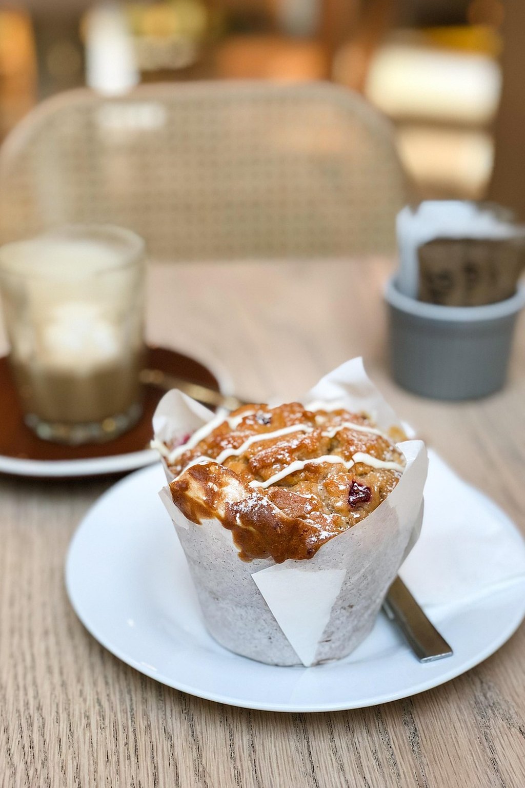 Muffiny owsiane z malinami i lukrem