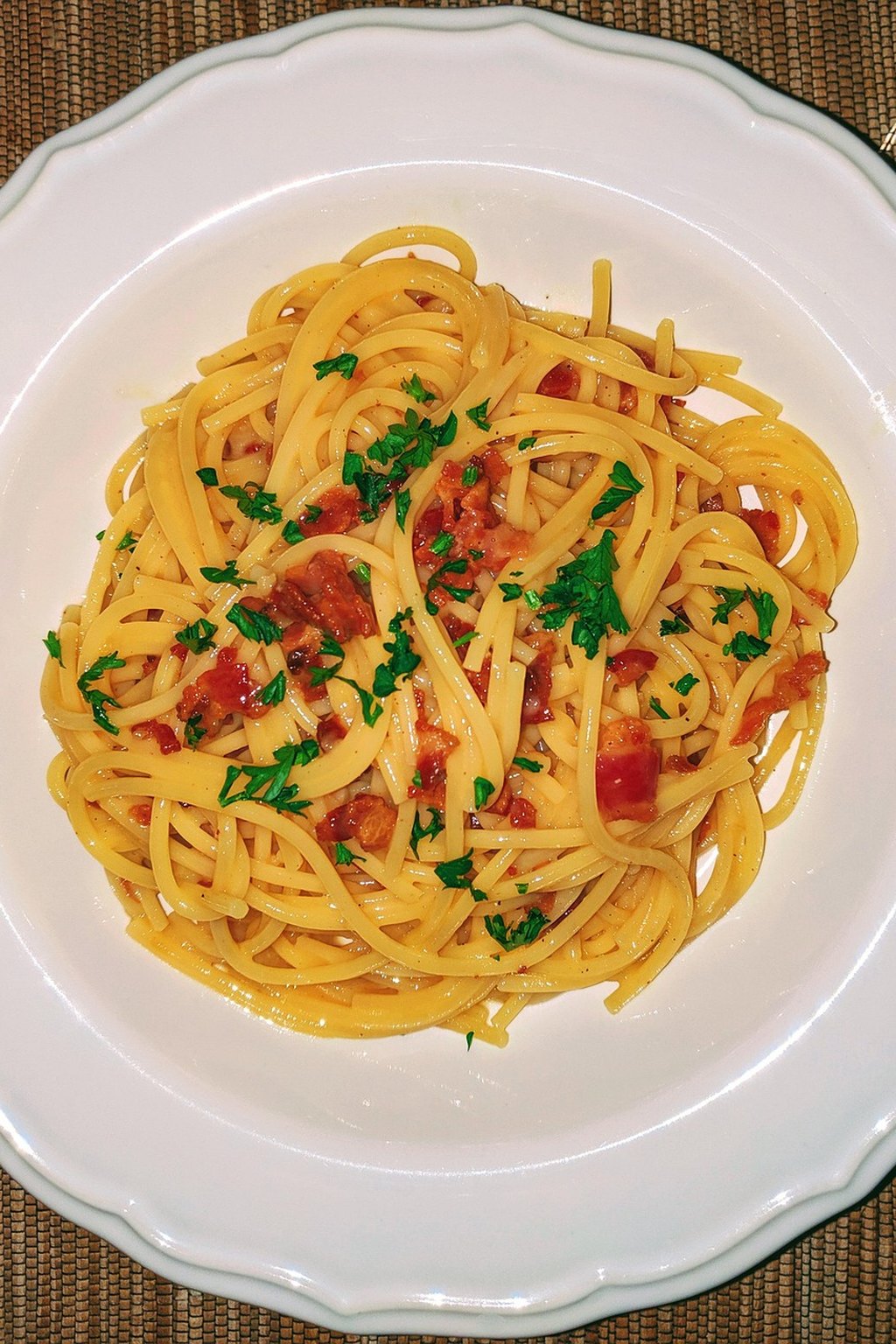 Spaghetti z pomidorami i bazylią