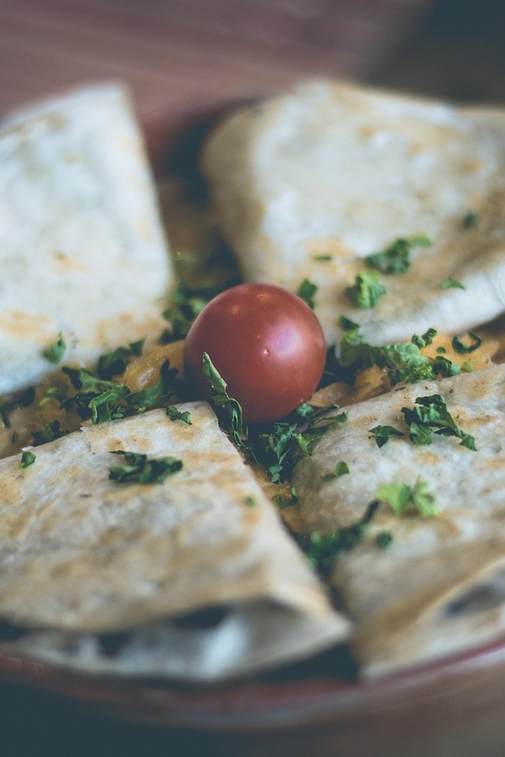 Chrupiąca tortilla z mozzarellą i kukurydzą