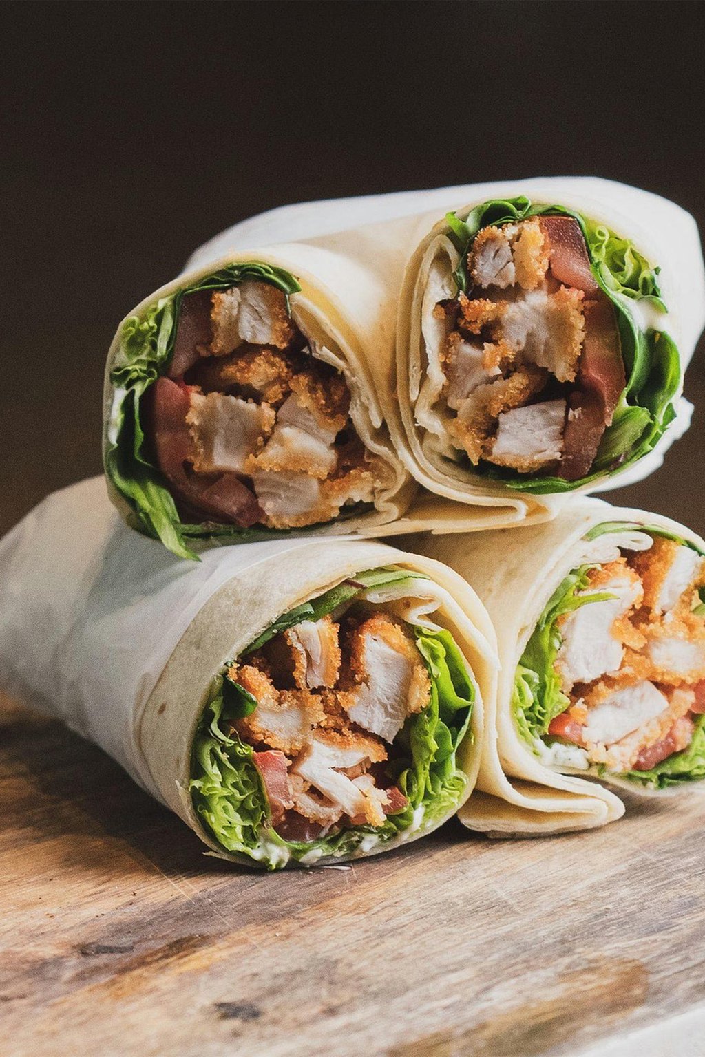 Pikantna tortilla z chrupiącym kurczakiem