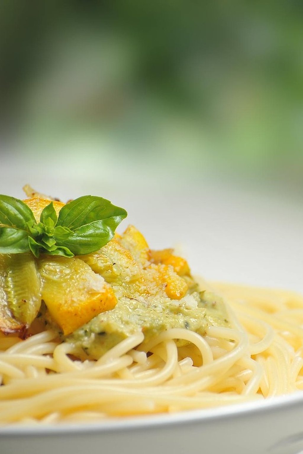 Spaghetti z cukinią i pesto