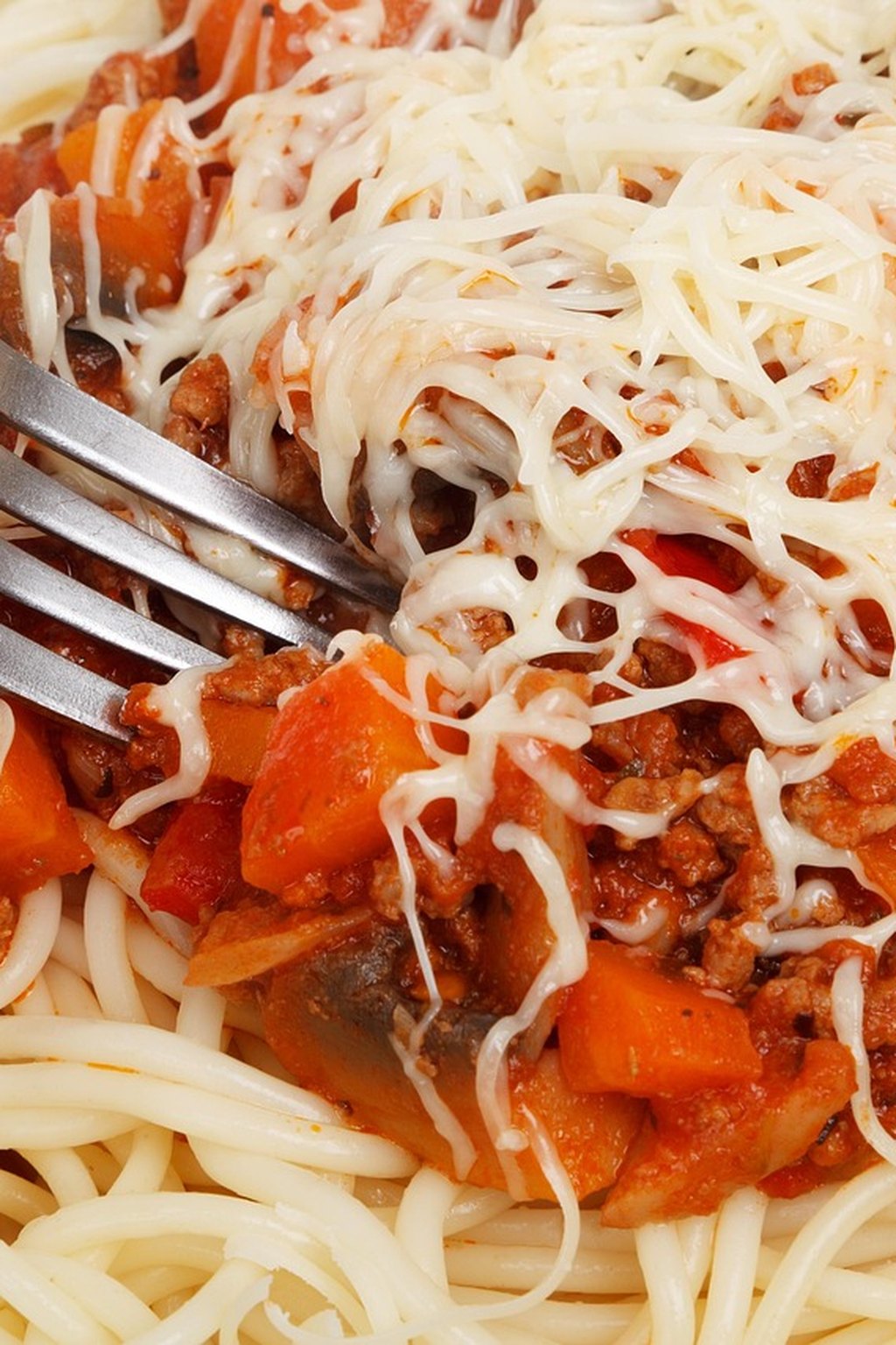 Spaghetti z wołowiną i serem