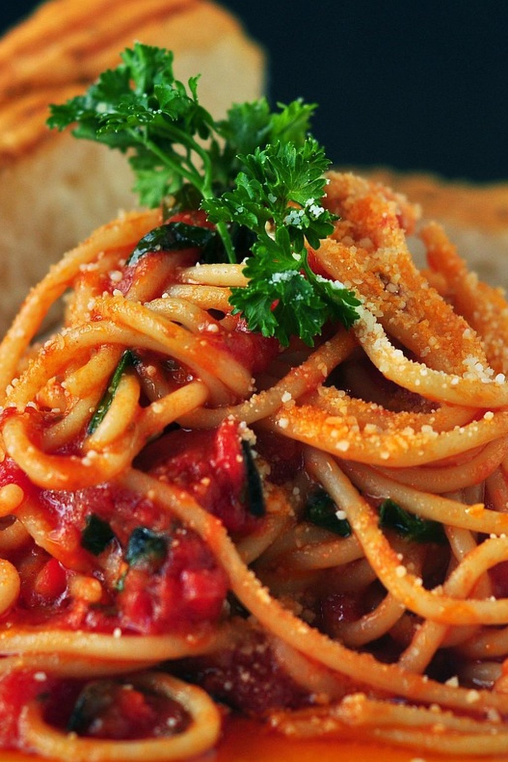 Spaghetti pomidorowe ze szpinakiem