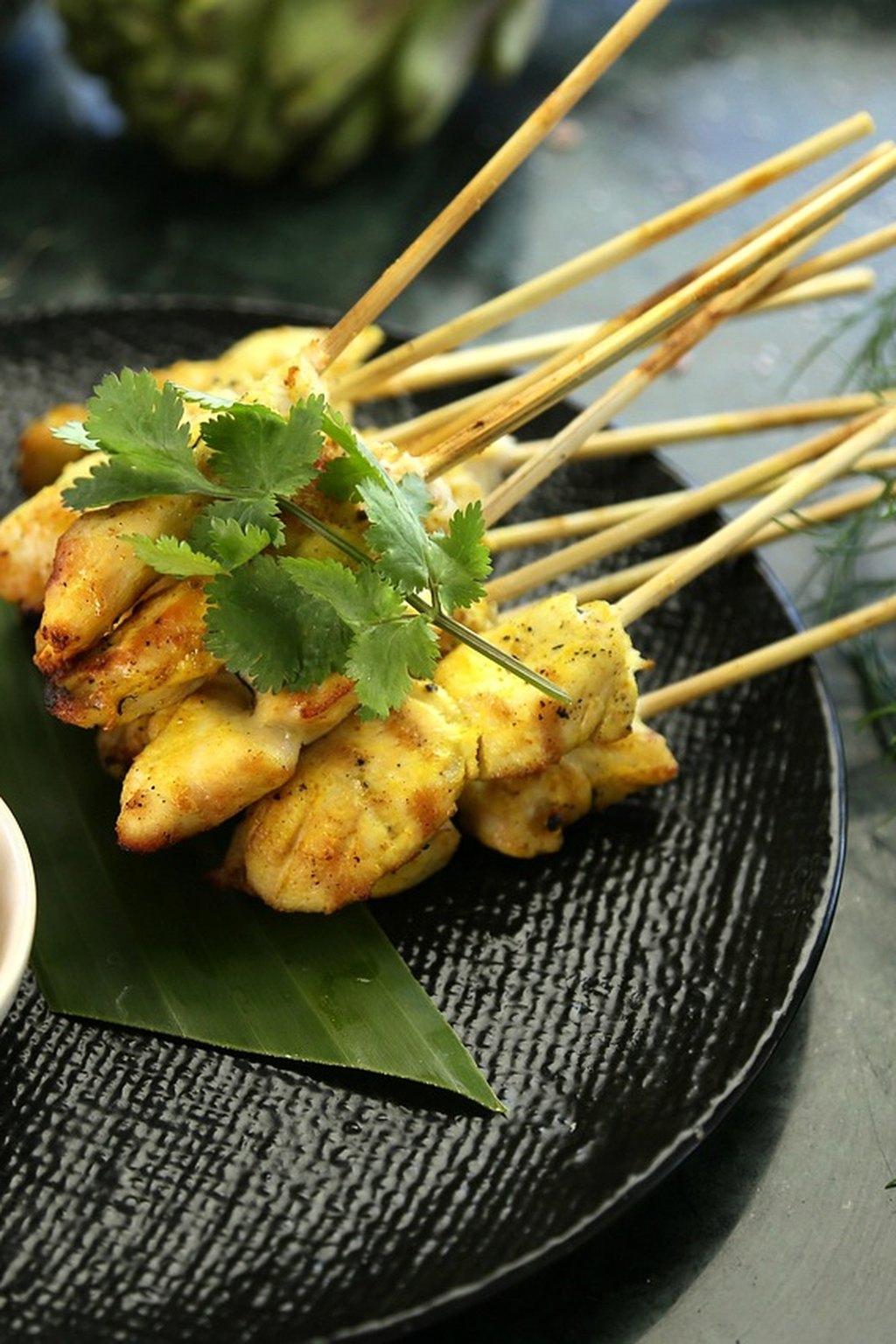 Kurczak satay z ogórkiem i limonką