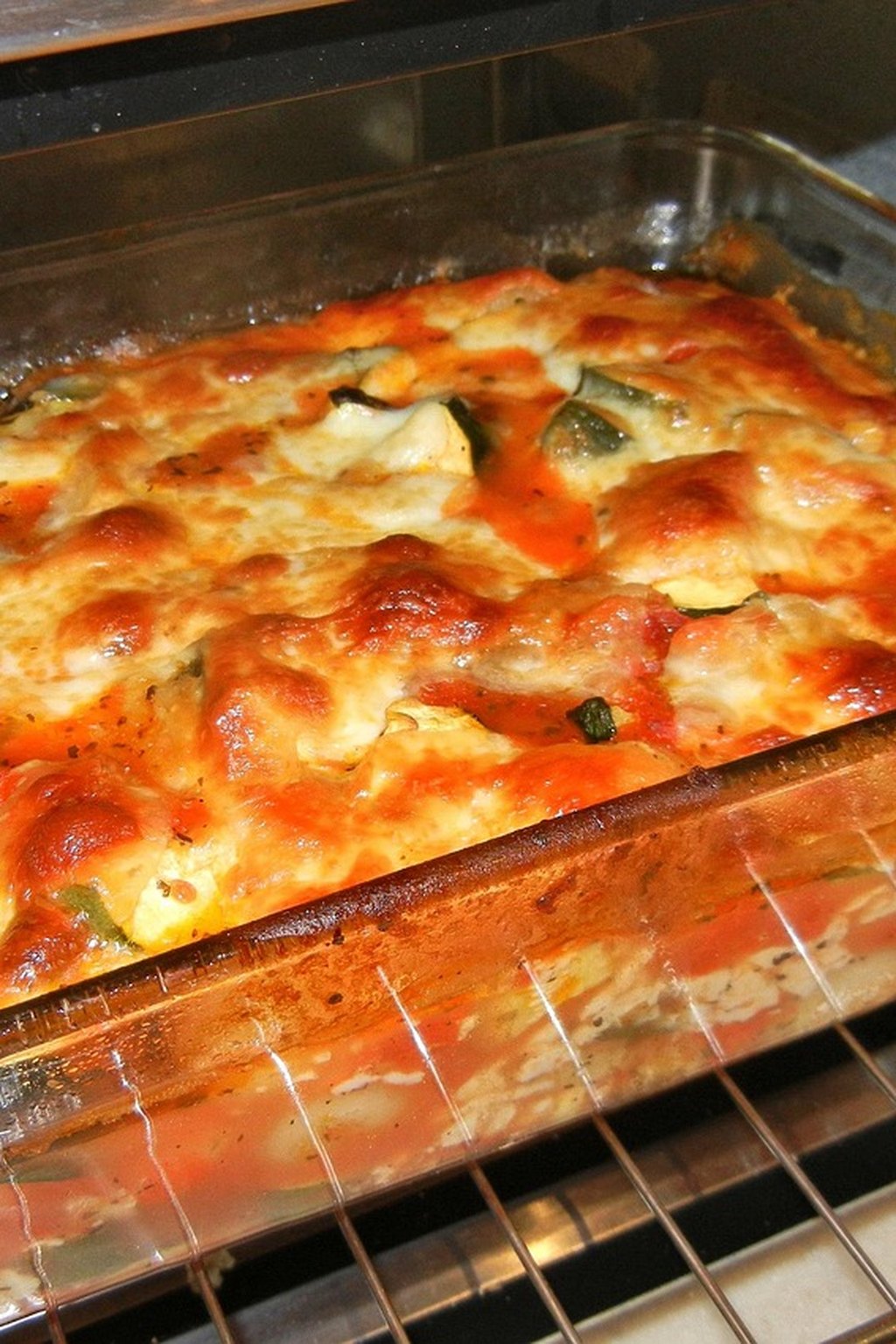 Zapiekane gnocchi z sosem pomidorowym i szpinakiem