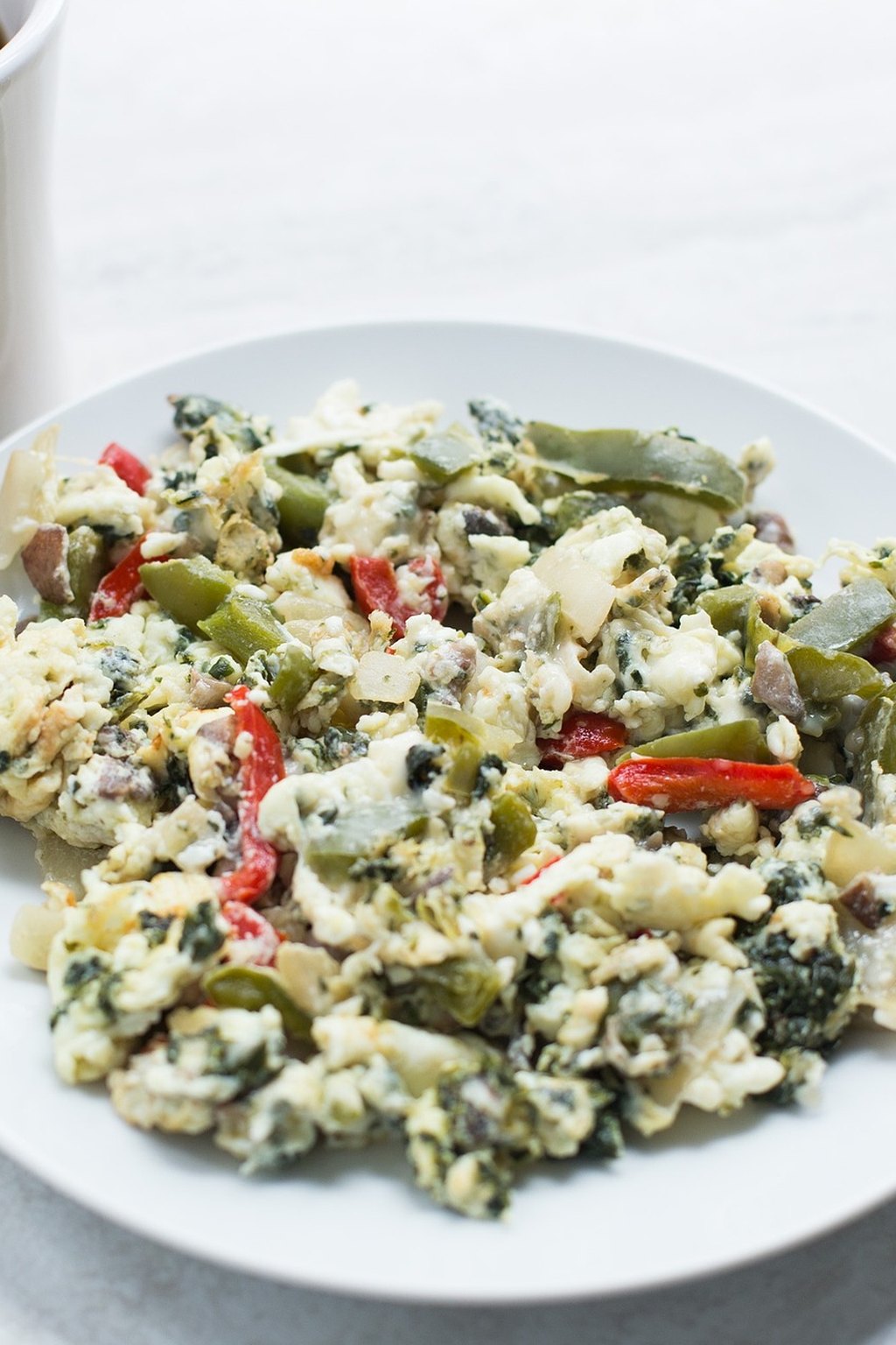 Omlet twarogowy ze szpinakiem i papryką