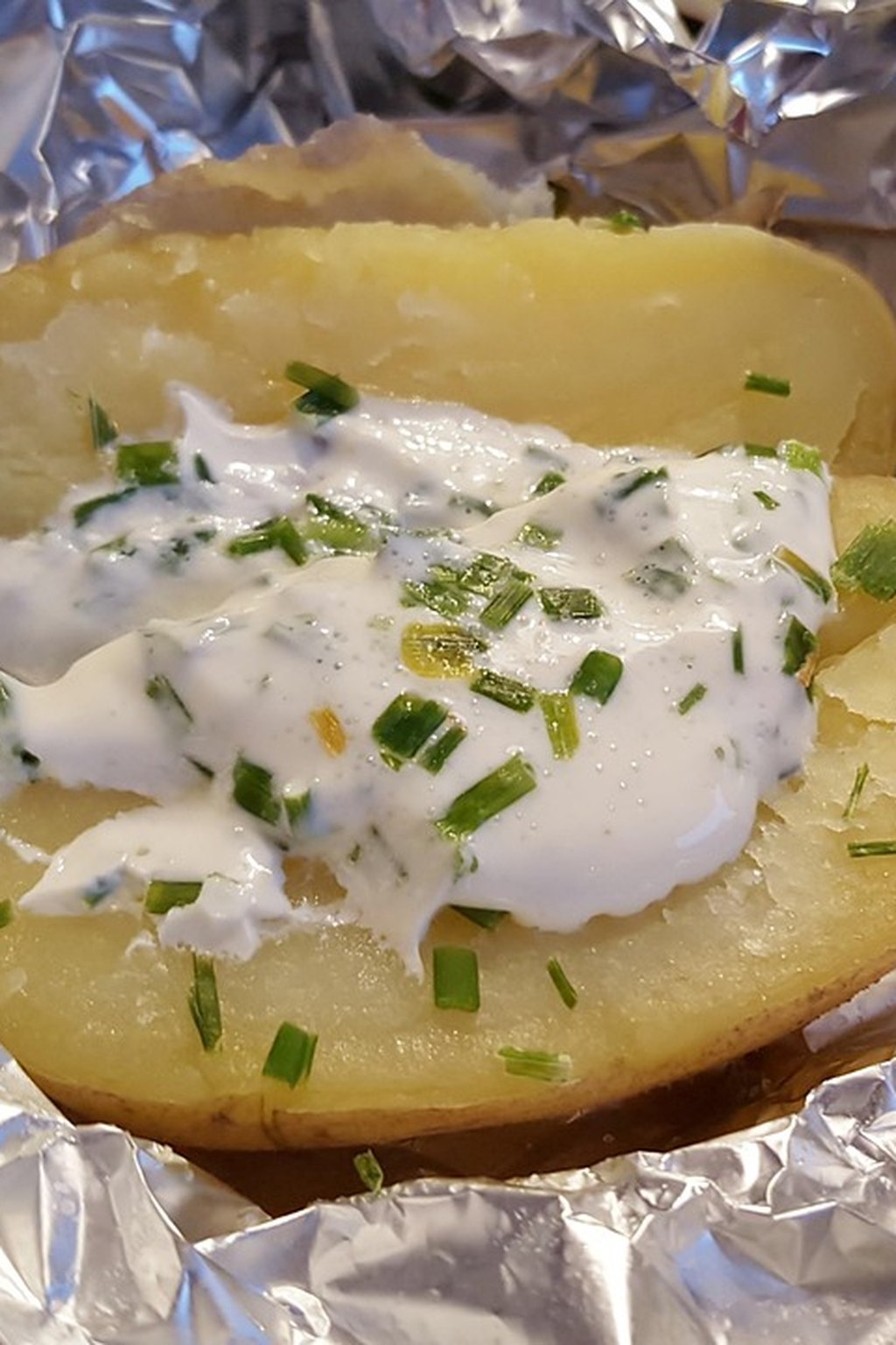 Pieczone ziemniaki z twarożkiem szczypiorkowym