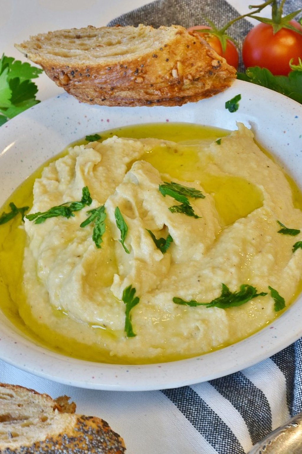 Hummus z ogórkiem i kuminem