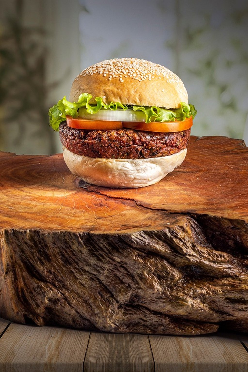 Burger z kotletem z tofu i soczewicy z koperkiem