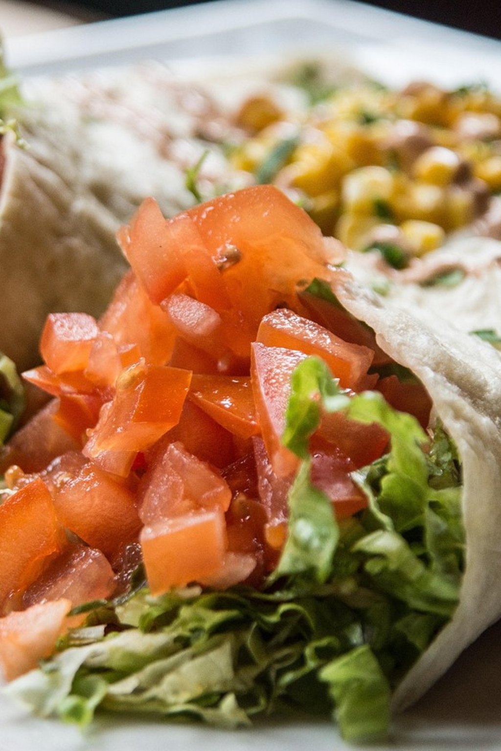 Pikantna tortilla z ciecierzycą i kukurydzą