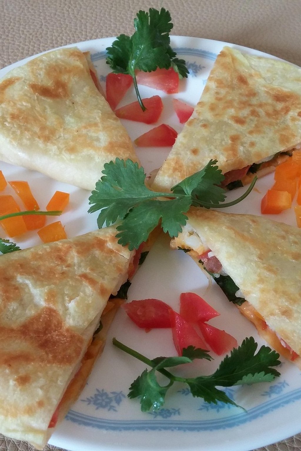 Chrupiąca tortilla z jajkiem i warzywami