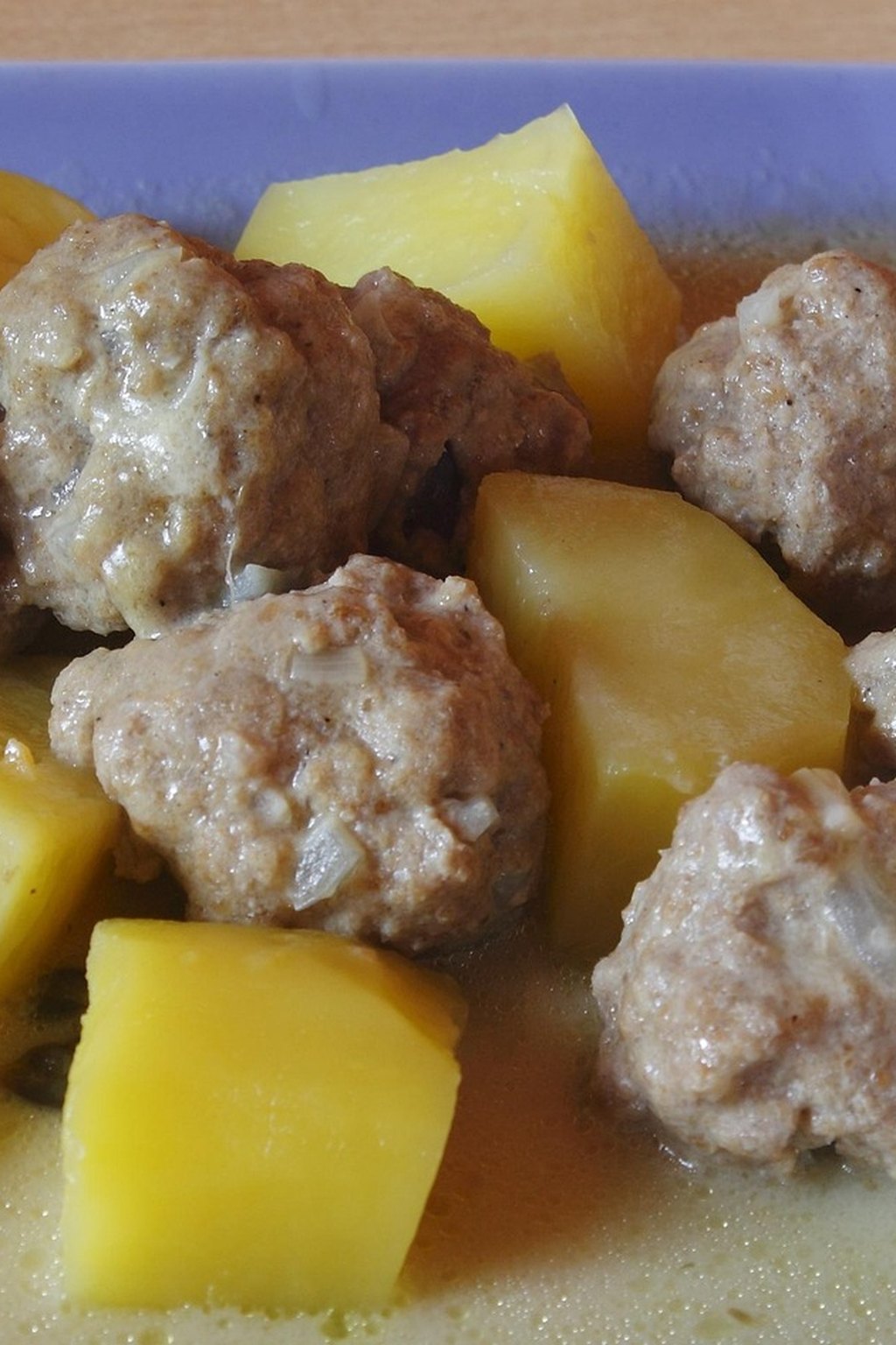 Klopsiki z ziemniakami w kremowym sosie