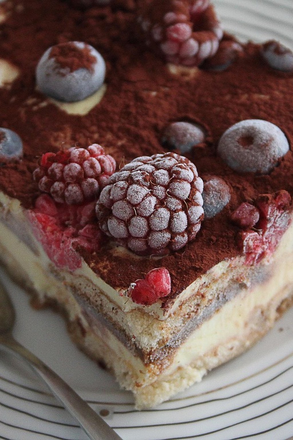 Tiramisu z owocami leśnymi