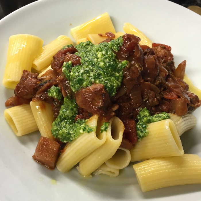 Rigatoni z kiełbasą i koprem włoskim