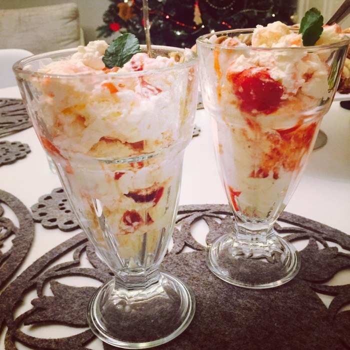 Eton mess z truskawkami