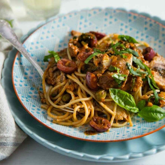 Spaghetti puttanesca z sardynkami