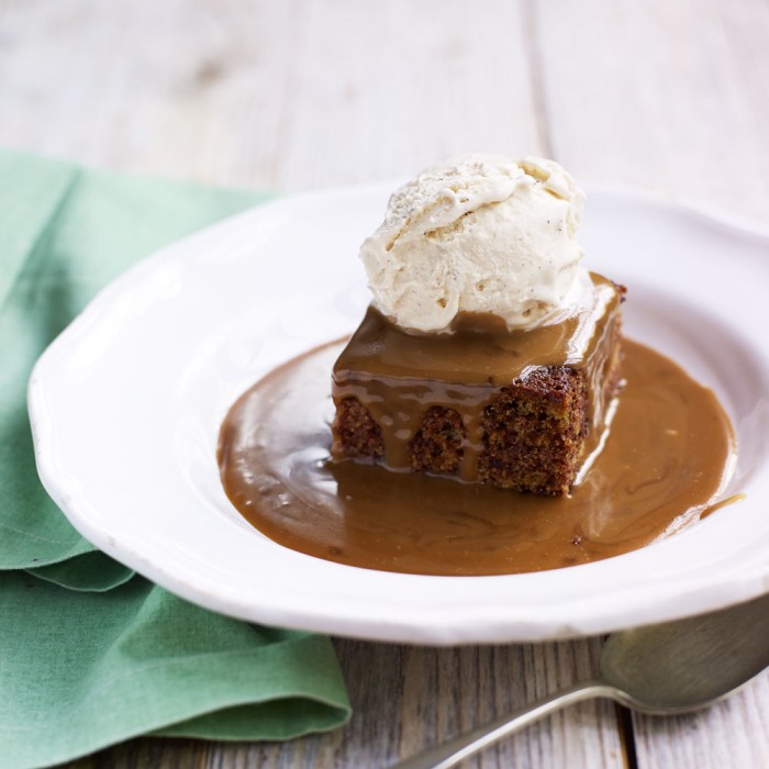 Brytyjski pudding z sosem toffi