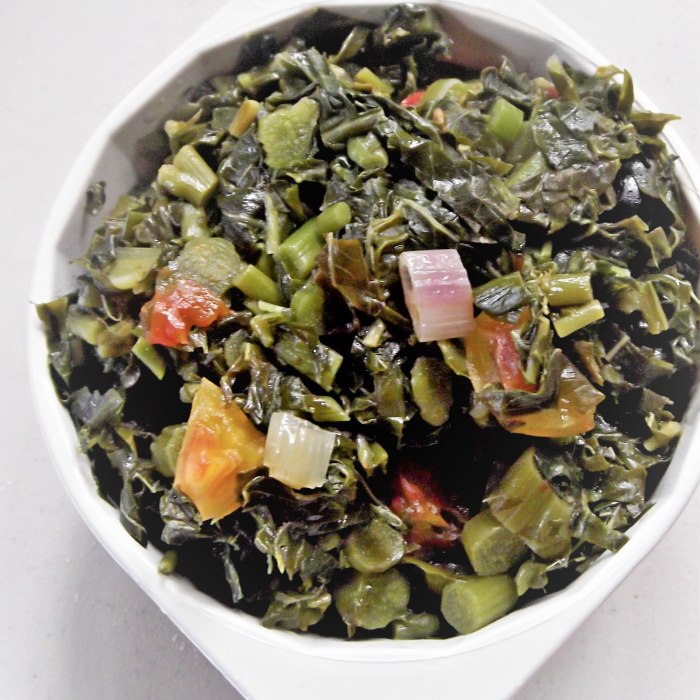 Jamańskie callaloo z jarmużem i plantanami