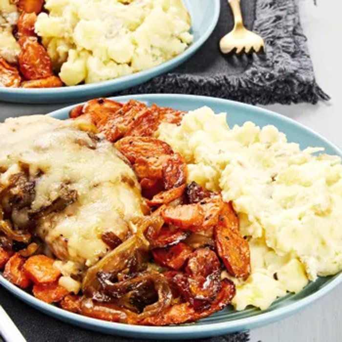 Kurczak zapiekany z cebulą i mozzarellą