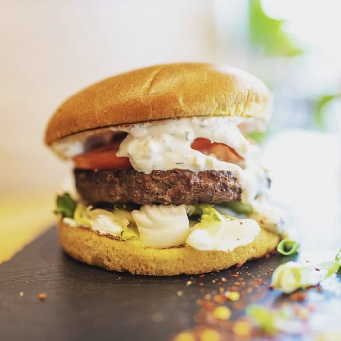 Greckie burgery jagnięce z tzatziki