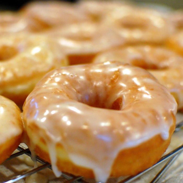 Amerykańskie pączki z lukrem