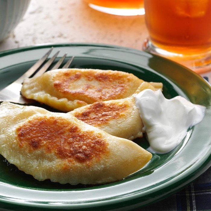 Pierogi z ziemniakami i kiszoną kapustą