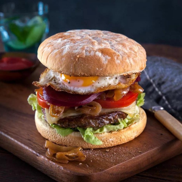 Burgery australijskie z burakiem