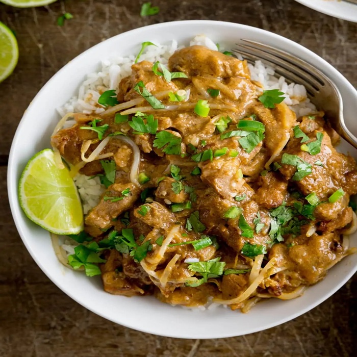 Tajskie curry wieprzowe z orzeszkami